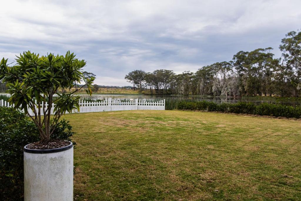Lake Russell Retreat Emerald Beach Kültér fotó